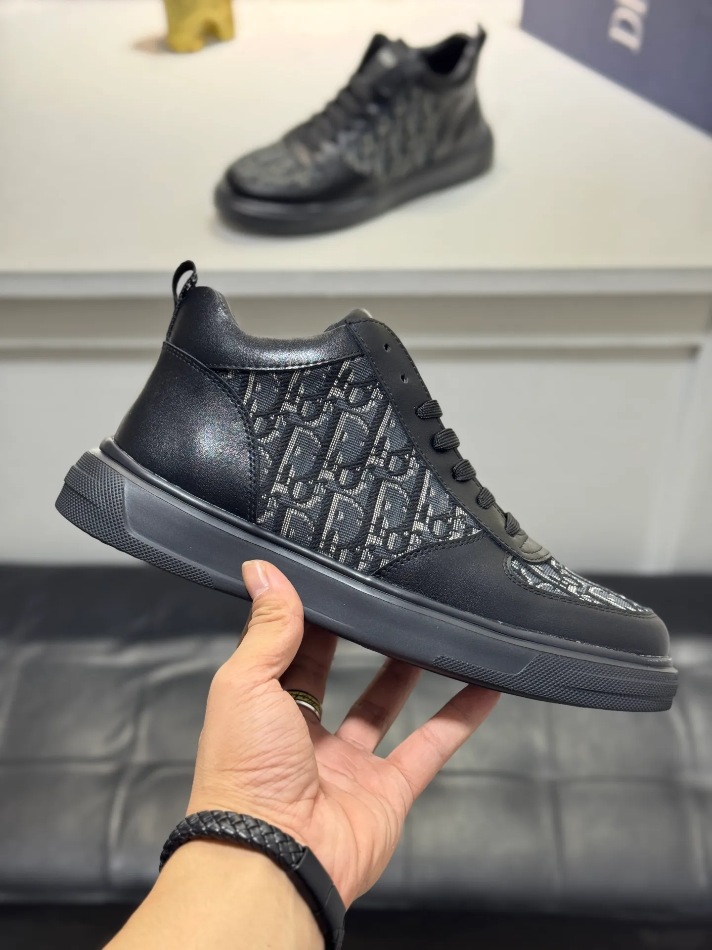 Men's men's shoes 💰420 [New model] 🌂🌂Dior (Dior) 🆕 mid-top B02 casual shoes, carefully made of first-layer cowhide with canvas, comfortable and breathable ~ rubber sole, enhances style. Fashionable and versatile, it can complement any look. Featuring an exquisite design that is uniquely dynamic and modern, this shoe is part of Dior's legacy and embodies modern elegance. Size: 38-44 (45 customized
